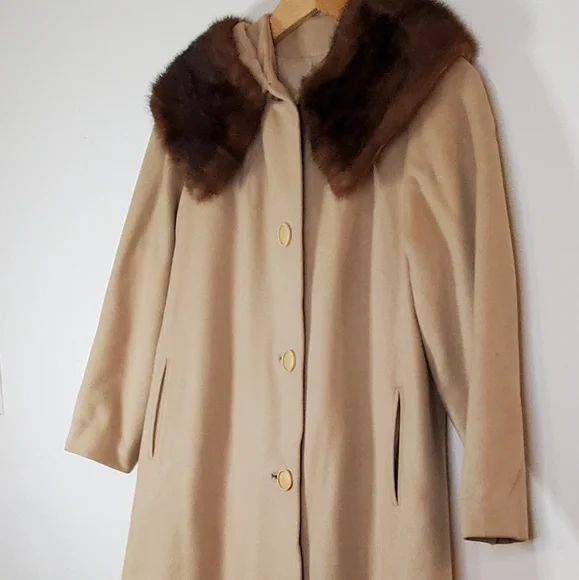 Vintage 60s Midcentury Classic Cream Feminine Button Coat with Brown Fur Collar - Picture 7 of 16